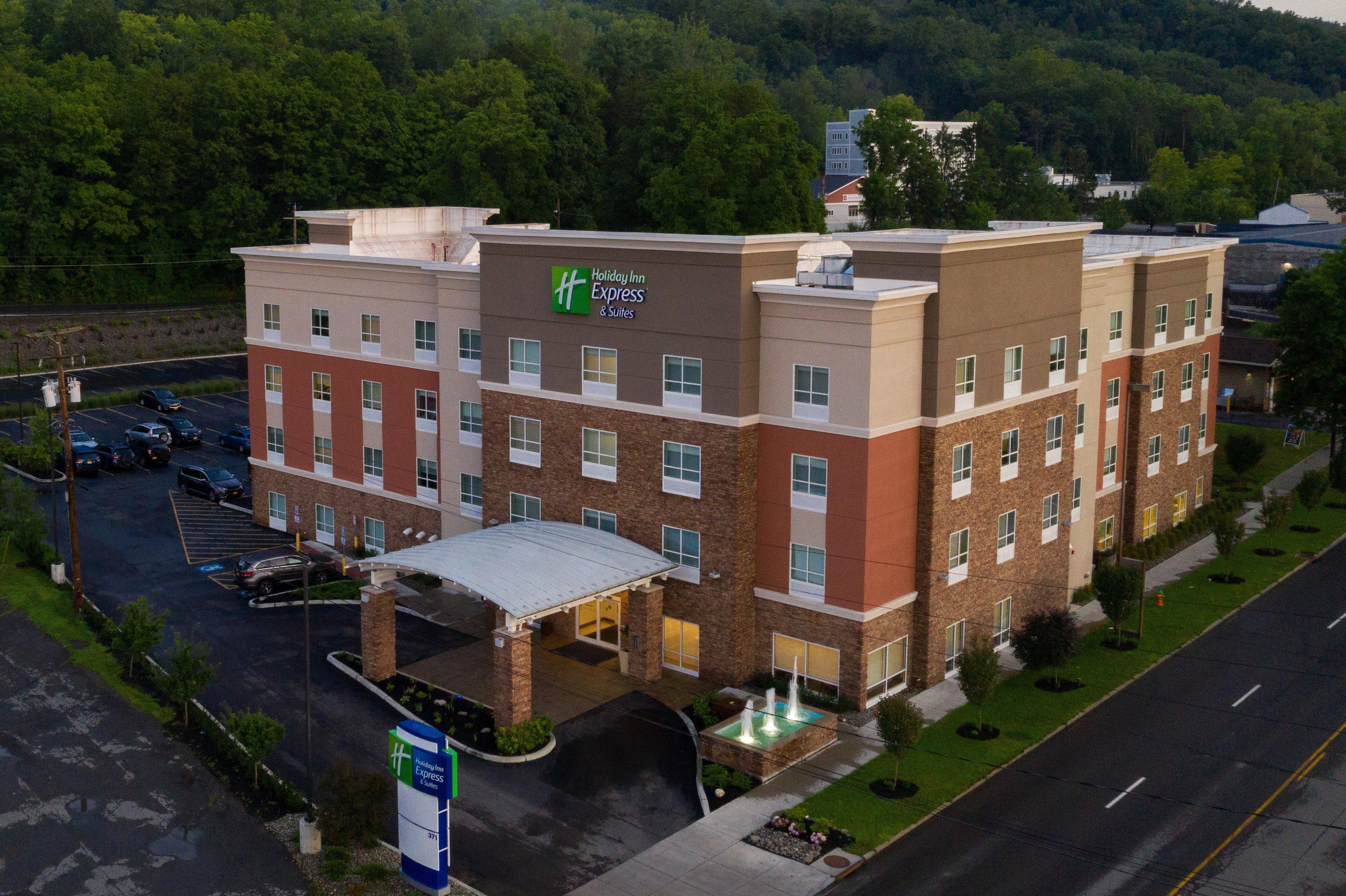 Holiday Inn Express & Suites - Ithaca, An Ihg Hotel Exterior photo