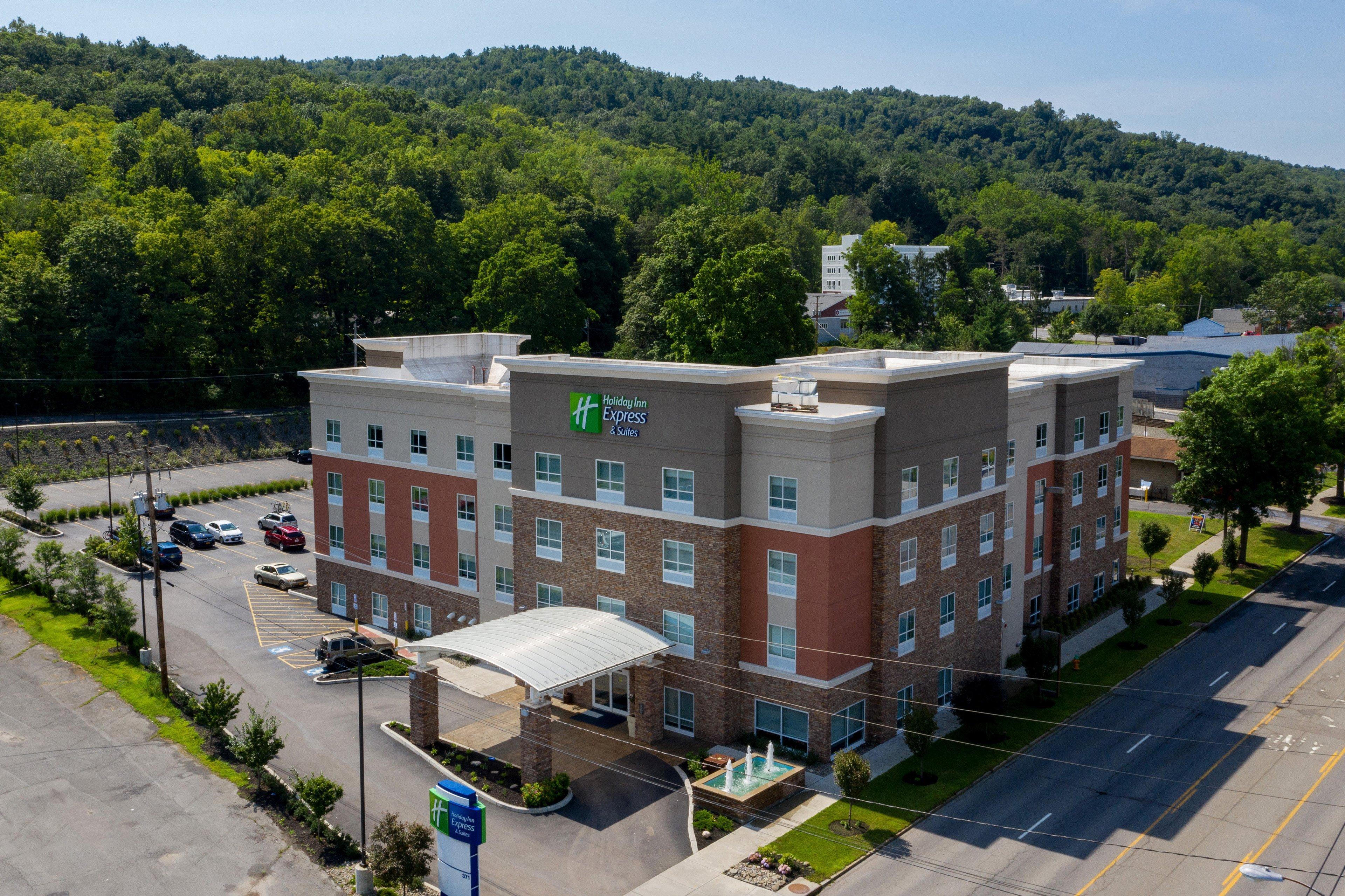 Holiday Inn Express & Suites Ithaca By Ihg Exterior photo
