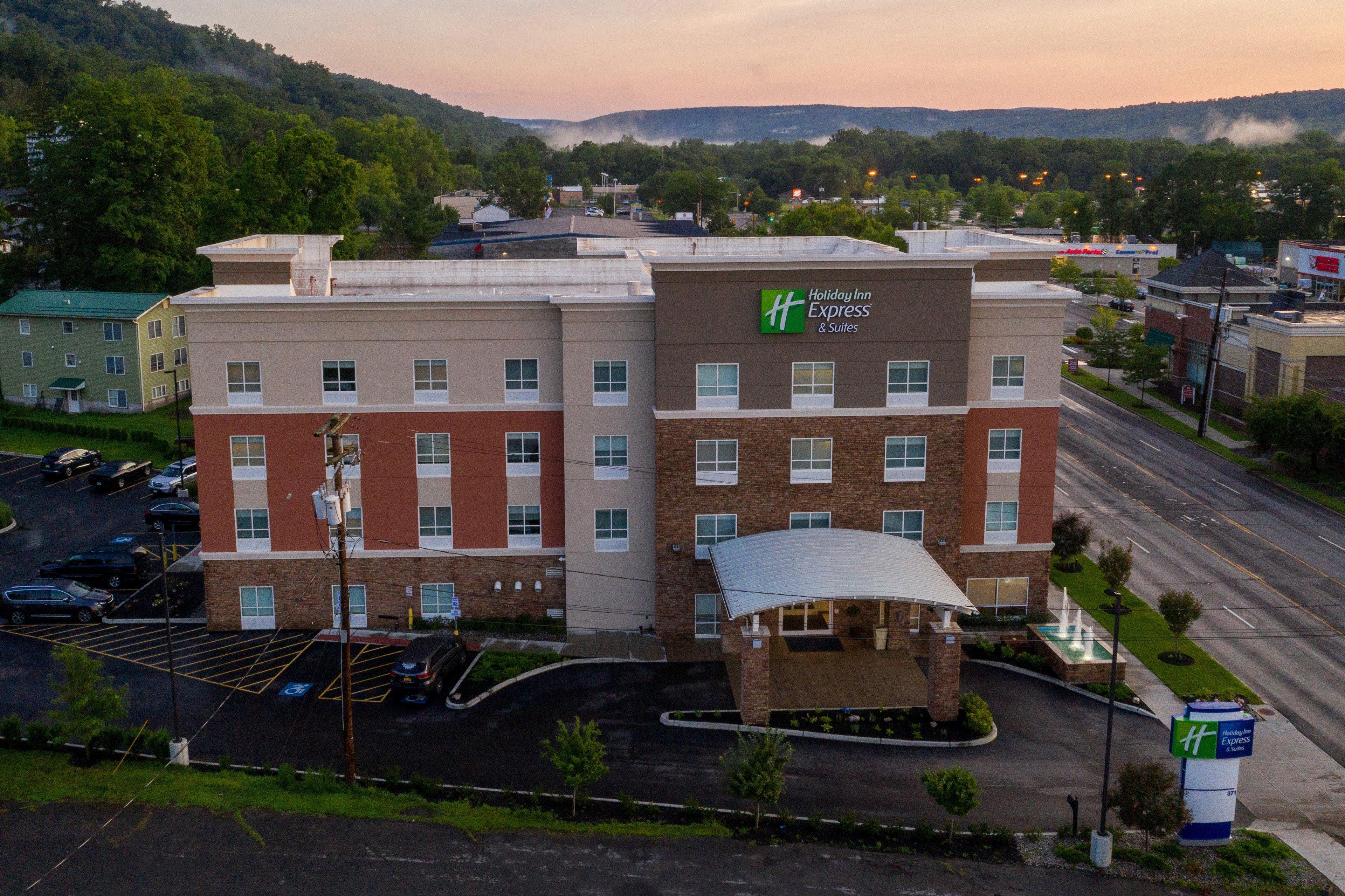 Holiday Inn Express & Suites - Ithaca, An Ihg Hotel Exterior photo